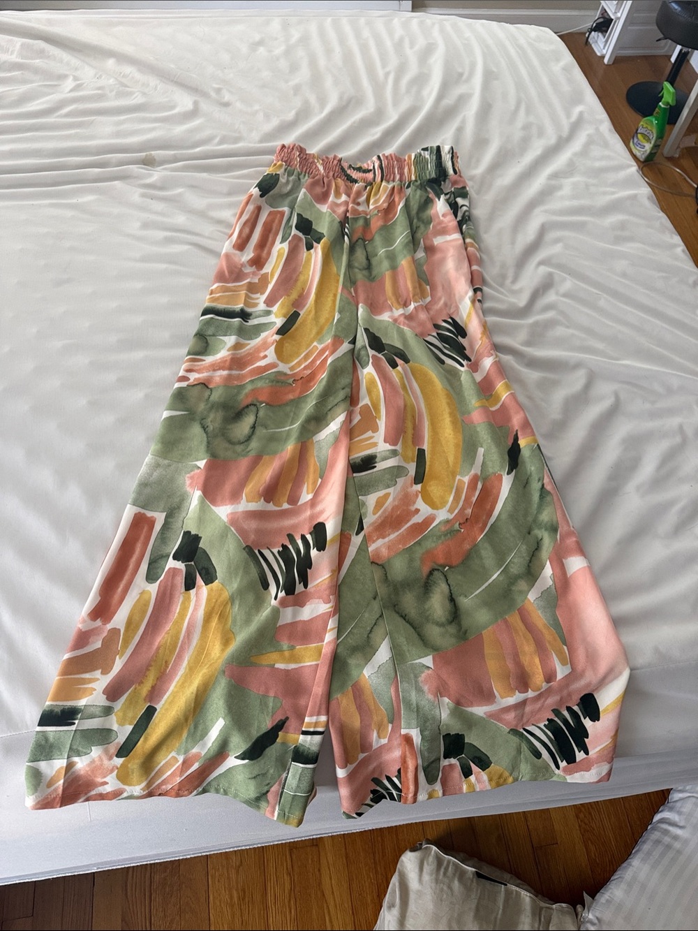 Wide leg printed pants. Never worn